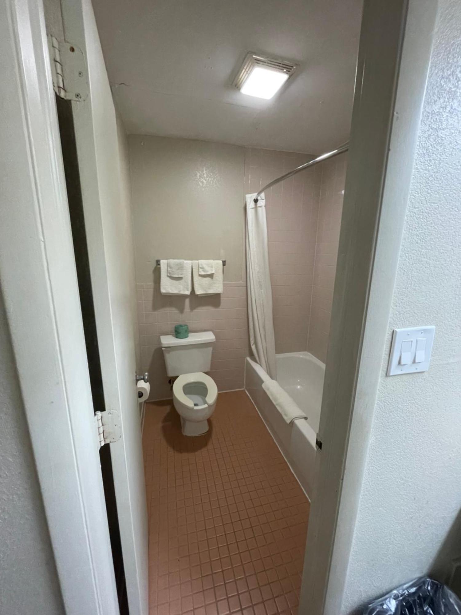 Royal Inn Motel Fredericksburg Bagian luar foto