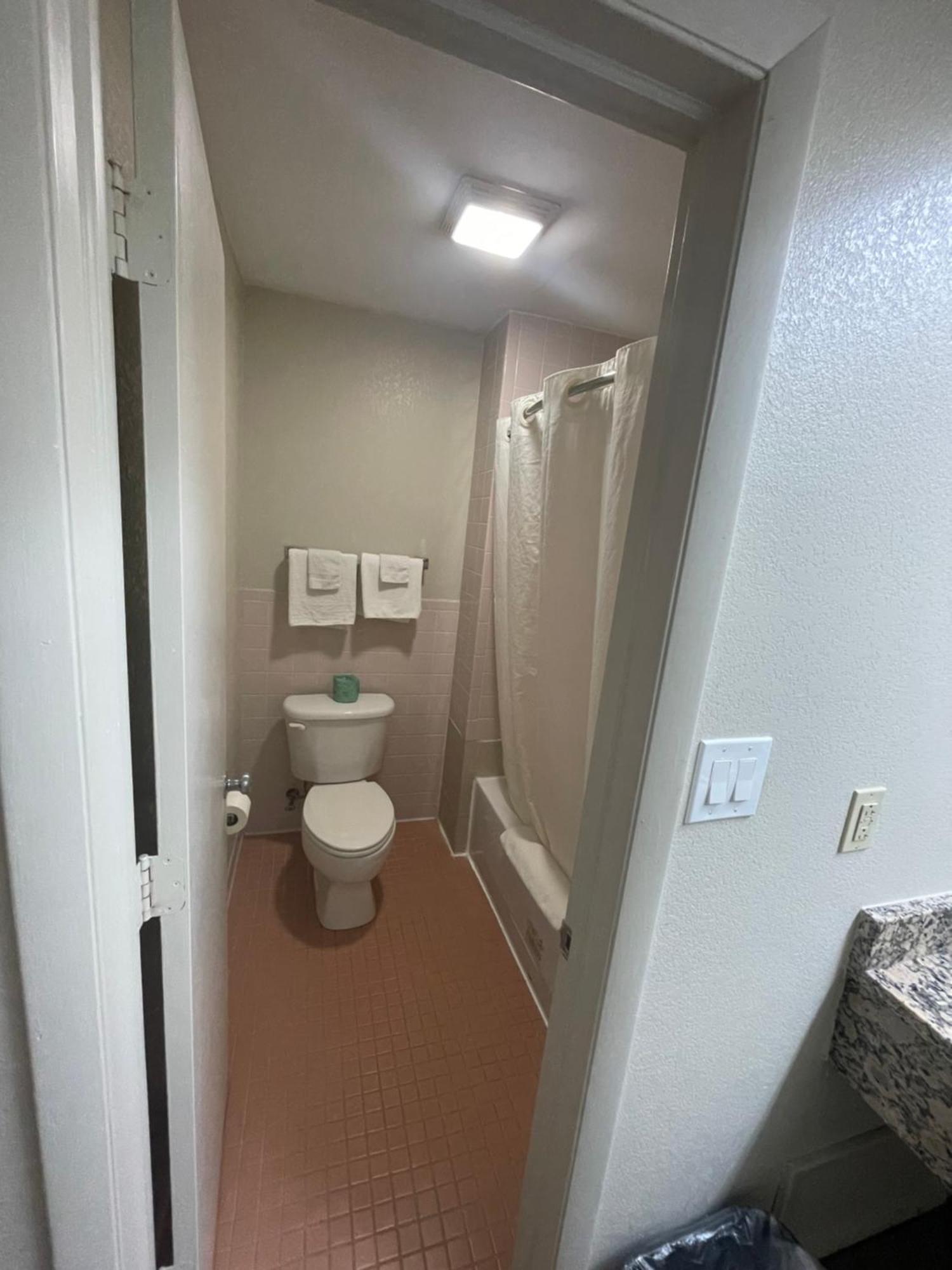 Royal Inn Motel Fredericksburg Bagian luar foto